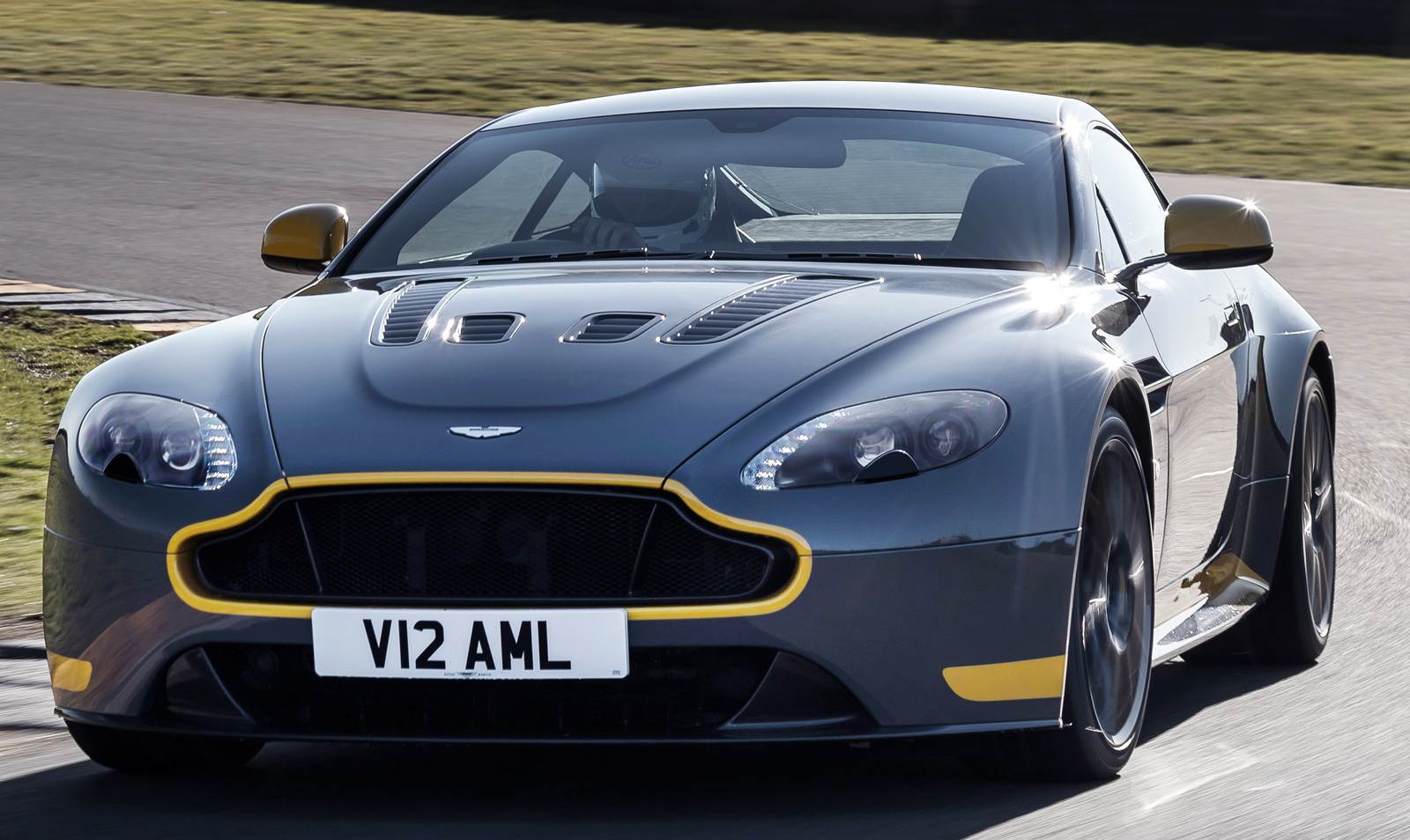 2017 Aston Martin V12 Vantage Overview Cargurus