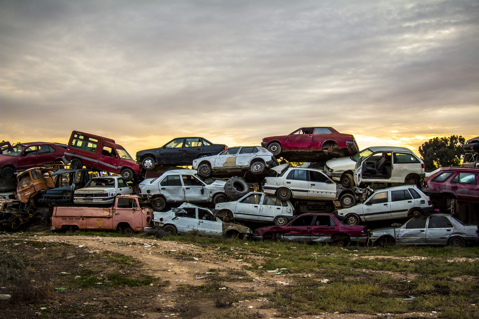 How to Find the Best Junk Car Dealer for Your Old or Damaged Vehicle