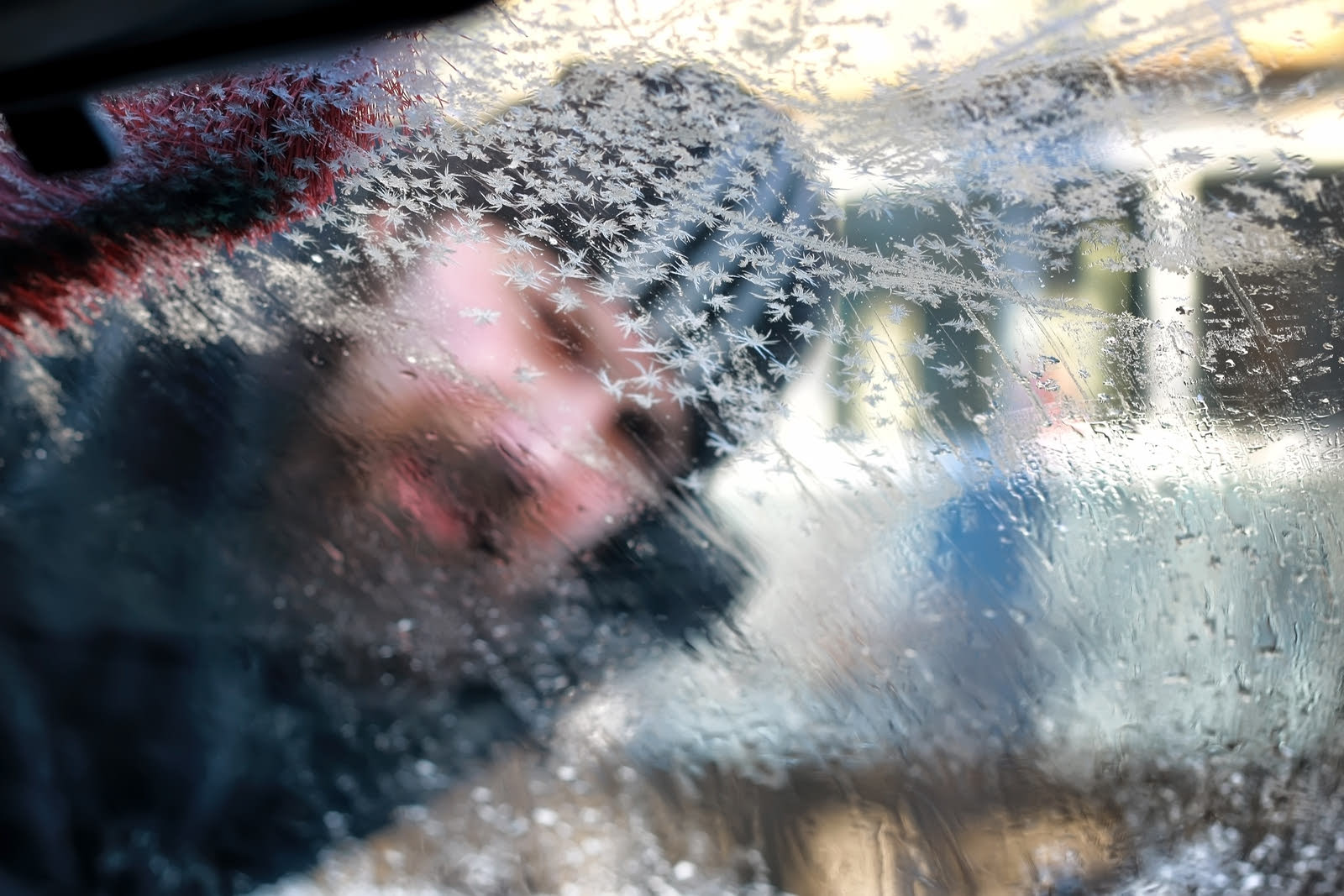 Tips to Defog Your Windshield in Warm and Cold Temperatures