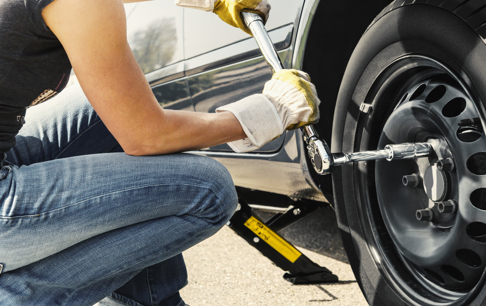 How to Change a Car Tire in 5 Steps - CarGurus