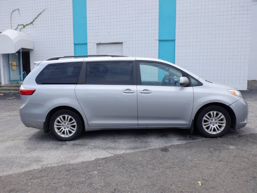 Used 2015 Toyota Sienna for Sale (with 