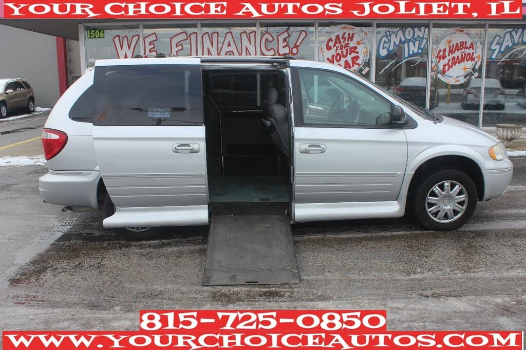 2005 chrysler town and country van for sale