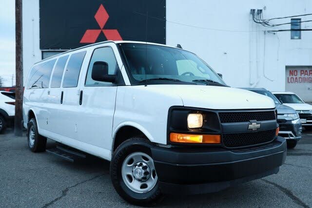 2017 chevrolet express 3500 lt