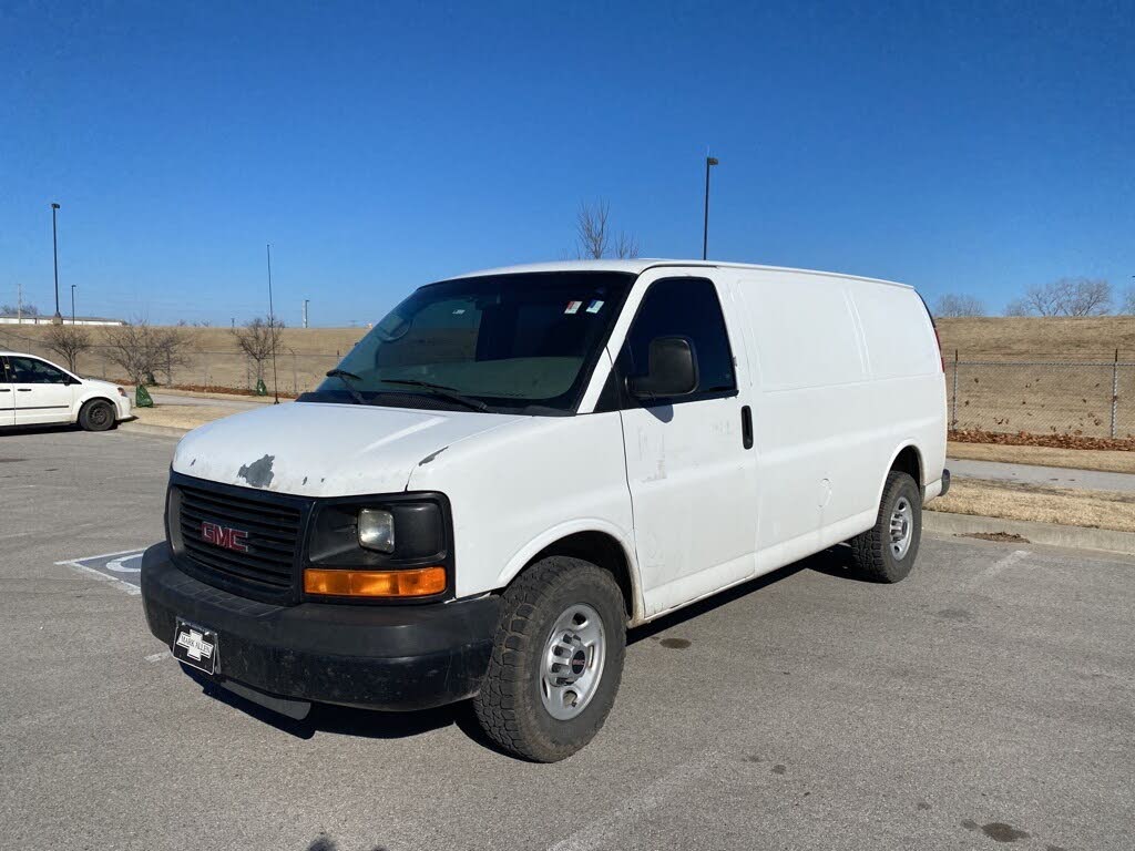 2010 savana cargo van