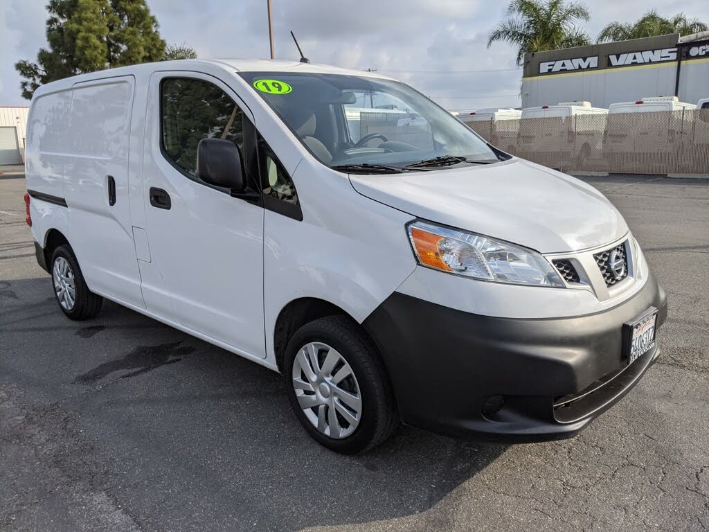 nissan 200 van