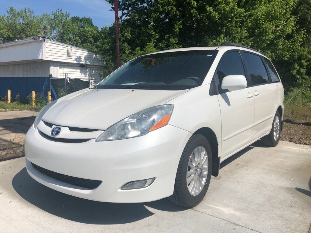 Used 2010 Toyota Sienna for Sale (with 