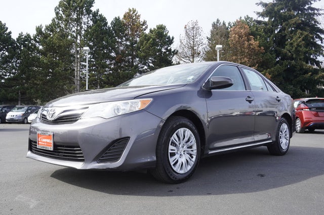 2013 toyota camry le review