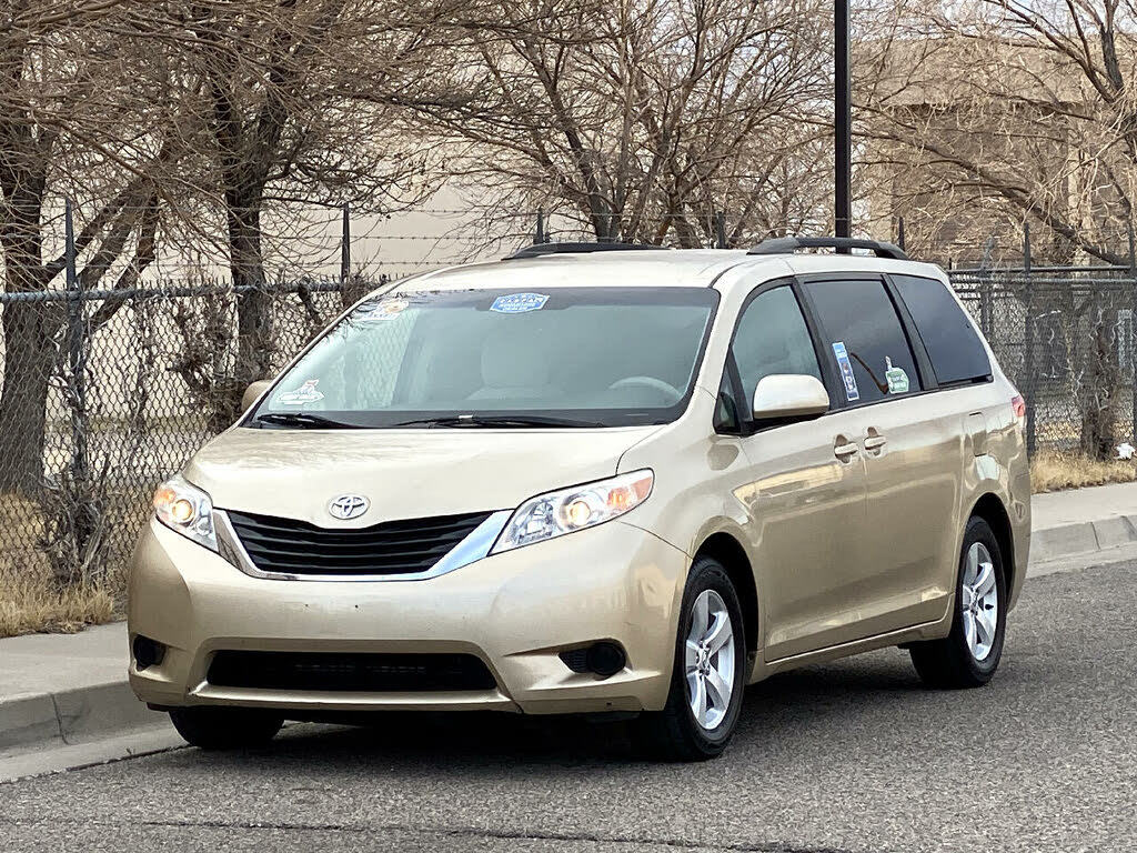 Used 2011 Toyota Sienna for Sale (with 