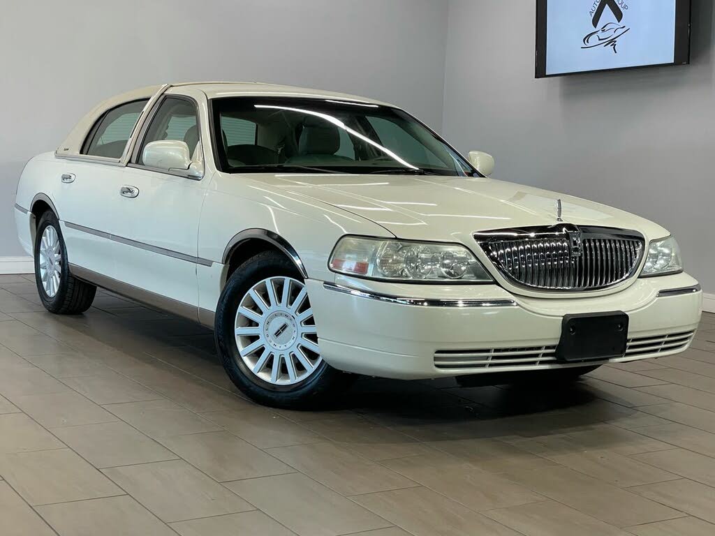 Used 2005 Lincoln Town Car Signature L For Sale (with Photos) - CarGurus