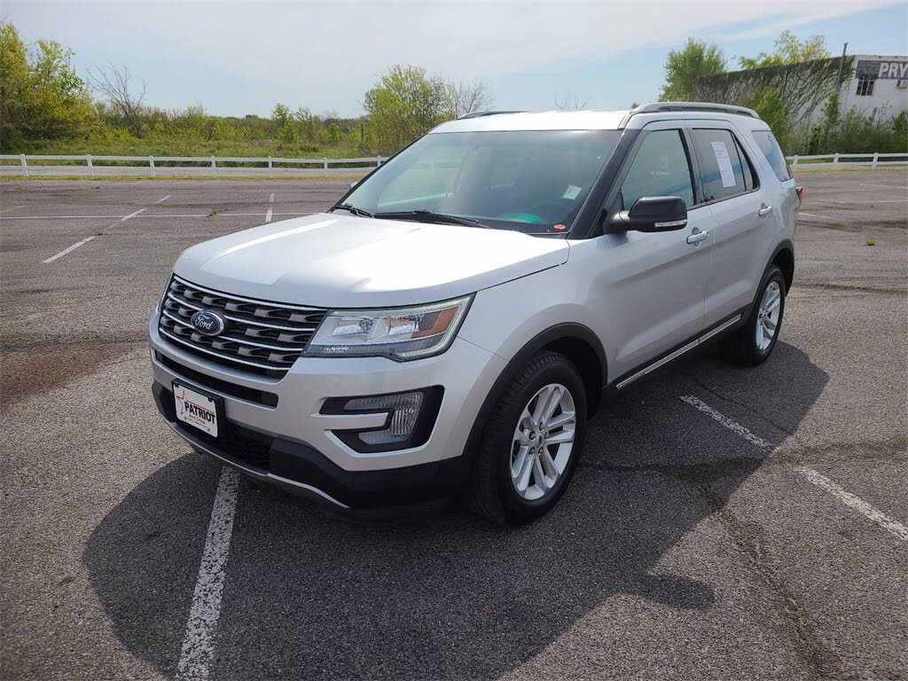 Used 17 Ford Explorer Xlt For Sale With Photos Cargurus