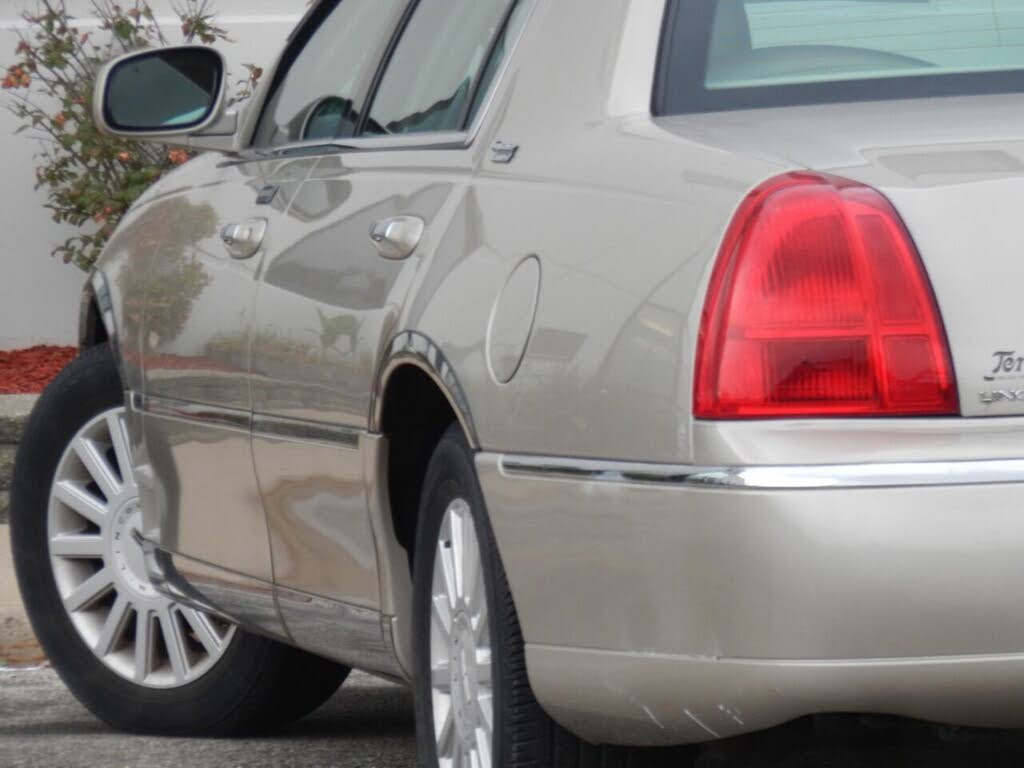 Used 2005 Lincoln Town Car Signature Limited For Sale (with Photos ...