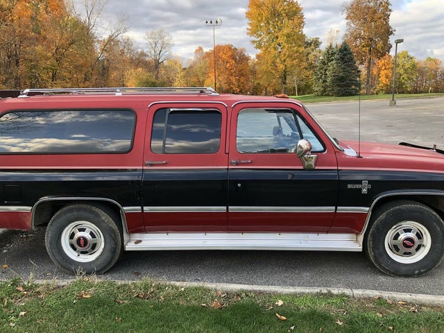 1988 Chevrolet Suburban R20 RWD