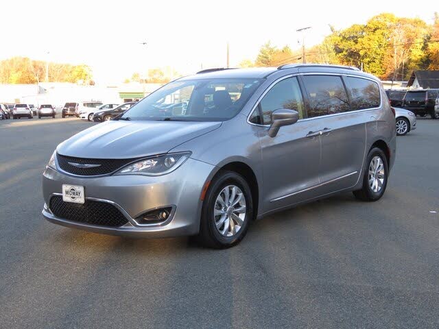 Used 2017 Chrysler Pacifica for Sale in Acton, MA (with