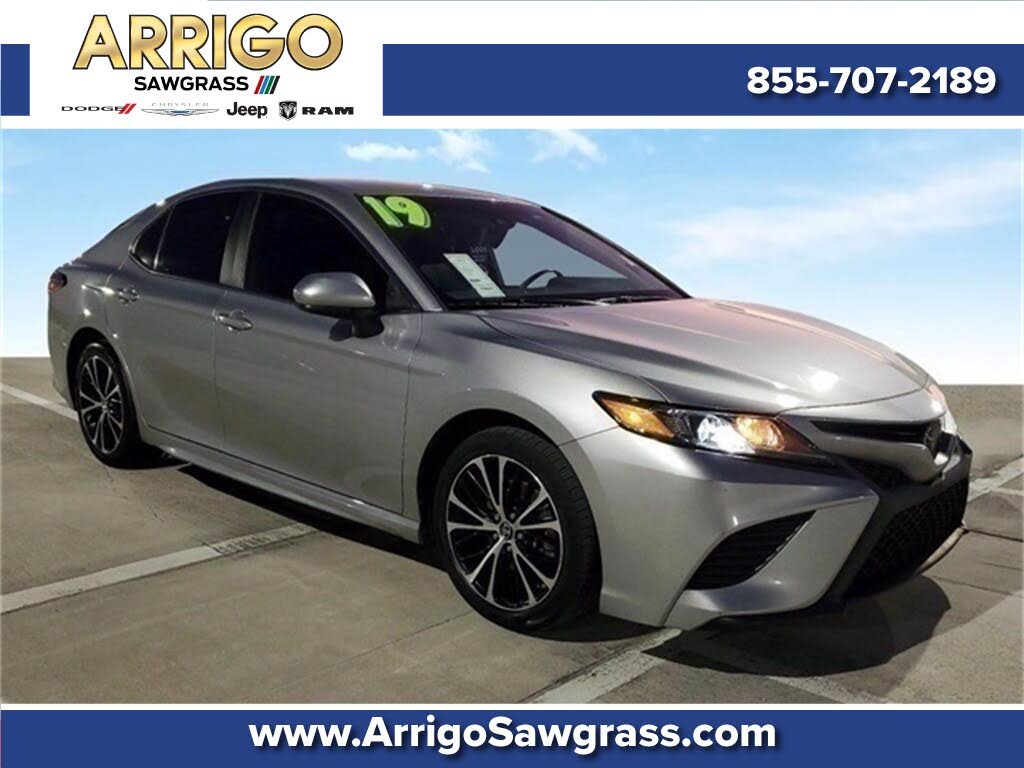 2019 Toyota Camry SE FWD