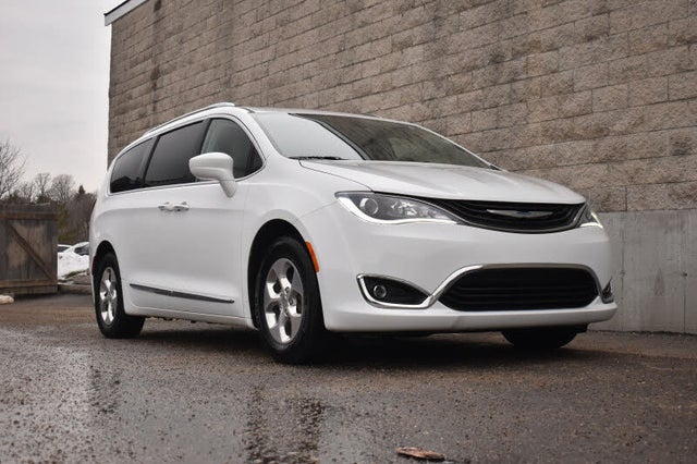 2019 Chrysler Pacifica Hybrid Touring L FWD