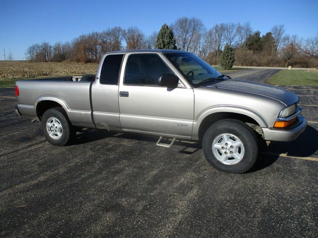 2000 Chevrolet S-10 LS Extended Cab 4WD