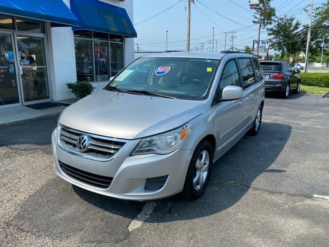 2011 Volkswagen Routan SE with RSE and Nav