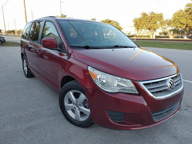 2011 Volkswagen Routan SE with RSE and Nav