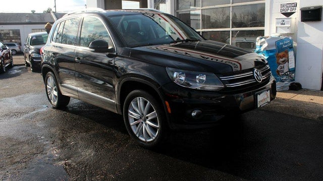 2012 Volkswagen Tiguan SE with Sunroof and Navigation