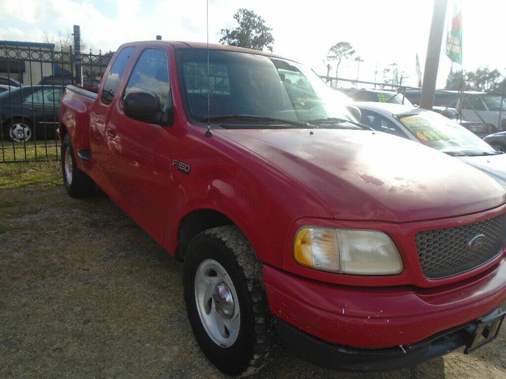 Red 2000 Ford F-150