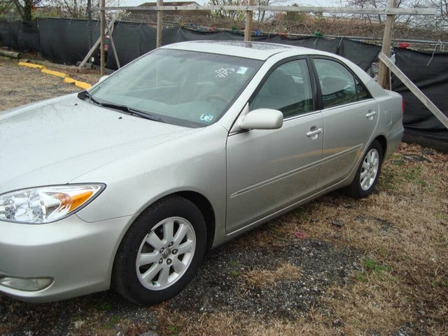 2004 Toyota Camry XLE FWD