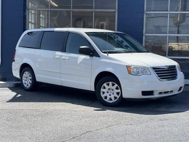 2010 Chrysler Town & Country LX FWD