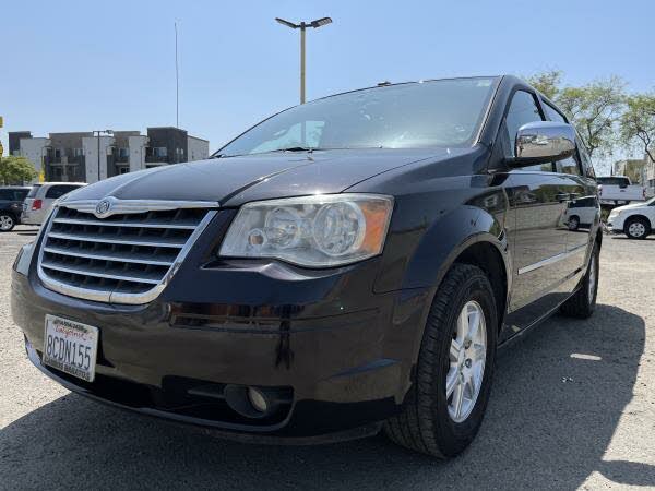 2010 Chrysler Town & Country Touring Plus FWD