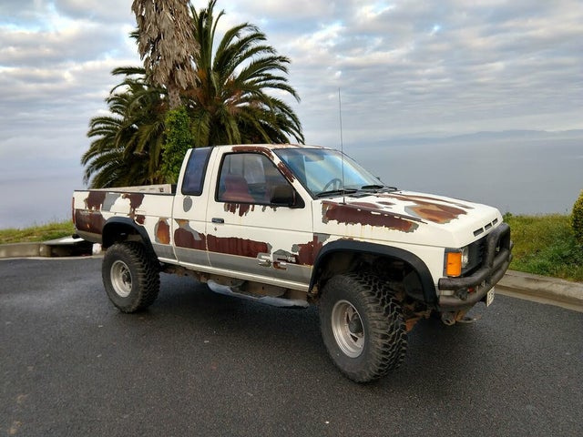 1986 Nissan Truck DLX 4WD Extended Cab SB