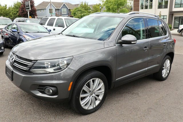 2012 Volkswagen Tiguan SE 4Motion AWD with Sunroof and Navigation