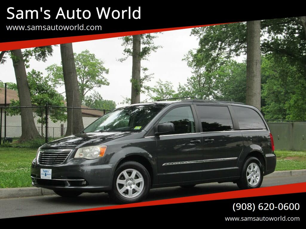 2012 Chrysler Town & Country Touring FWD
