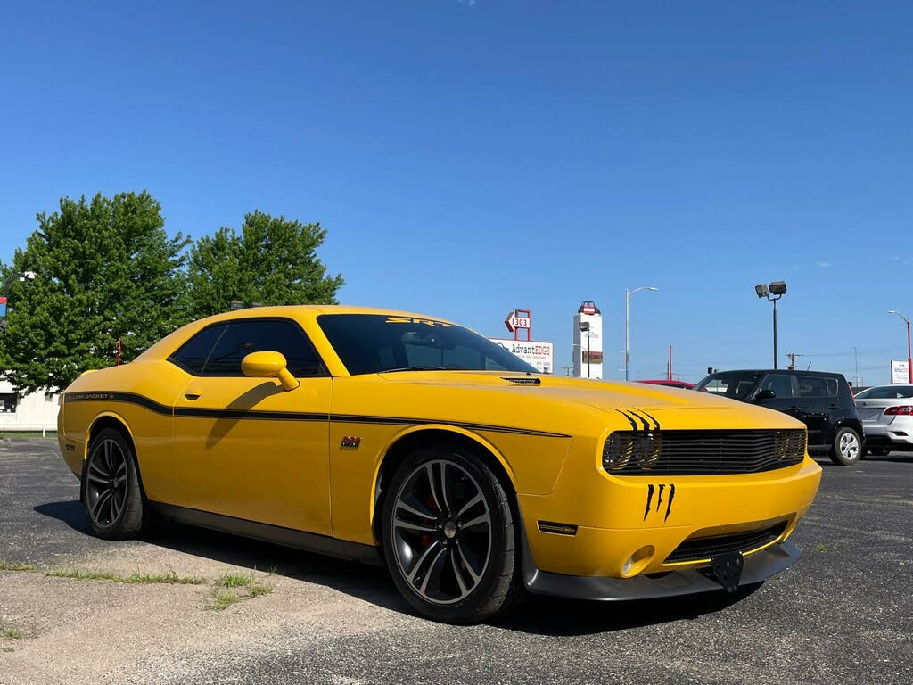 Yellow Dodge Challenger AML B411-Y T-Jet Repop Body HO From Mid America 