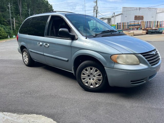 2005 Chrysler Town & Country FWD