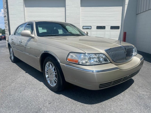 2010 Lincoln Town Car Signature Limited