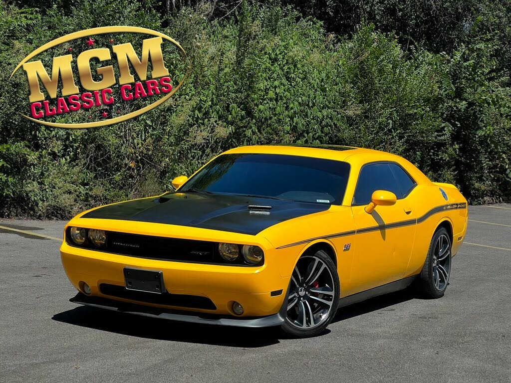 2022 dodge challenger yellow jacket
