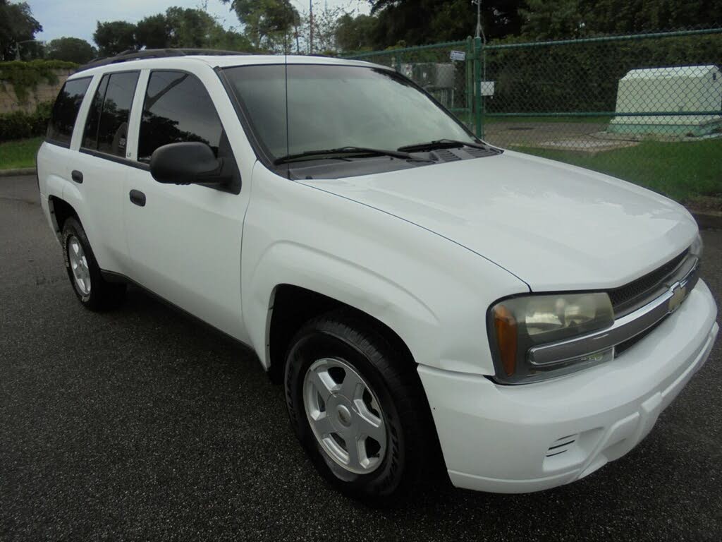 2002 white chevy trailblazer