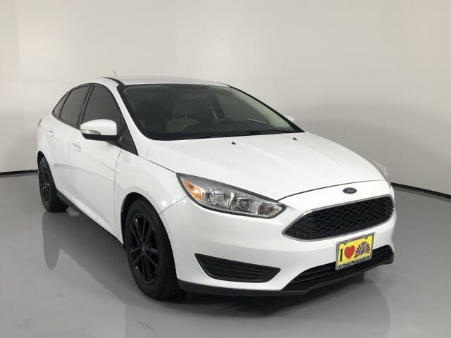 ford focus 2022 hatchback white