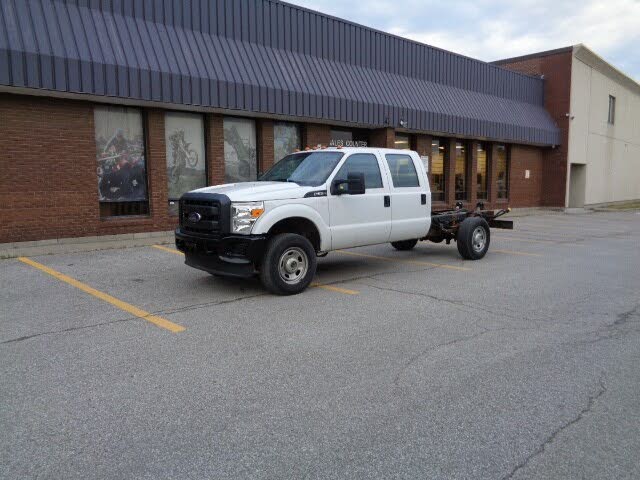 Ford F-350 Super Duty Chassis XL Crew Cab 4WD 2015
