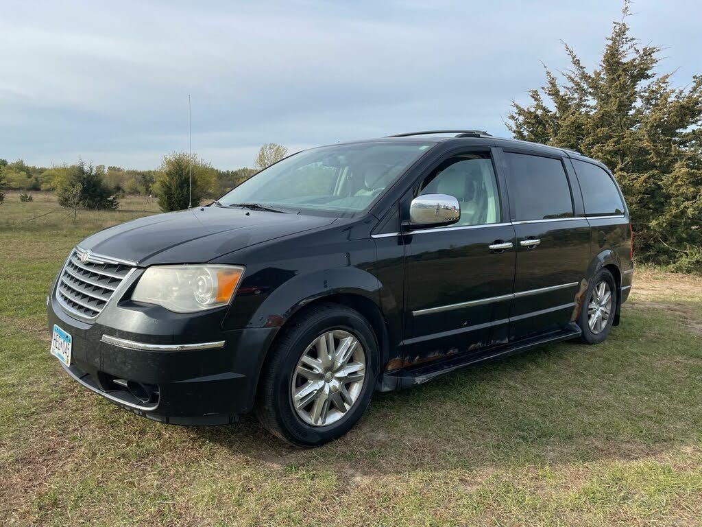 chrysler town and country 2022 limited