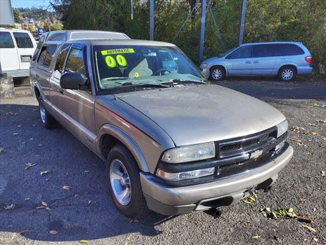 2000 Chevrolet S-10 LS Extended Cab Stepside RWD