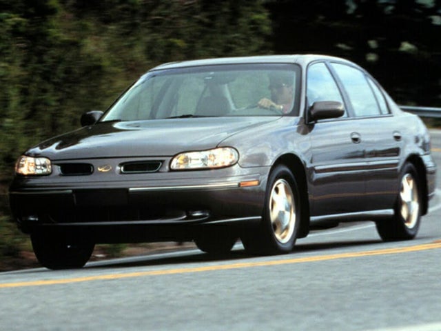 1999 Oldsmobile Cutlass 4 Dr GL Sedan