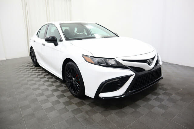 toyota camry se 2022 white