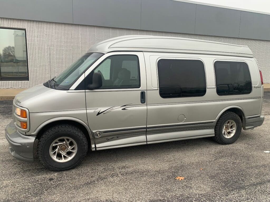 2022 gmc savana 1500 interior