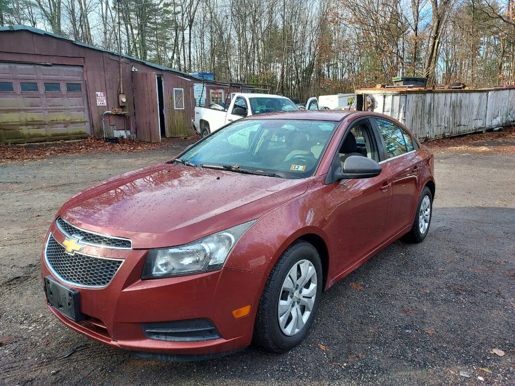 2012 Chevrolet Cruze LS Sedan FWD