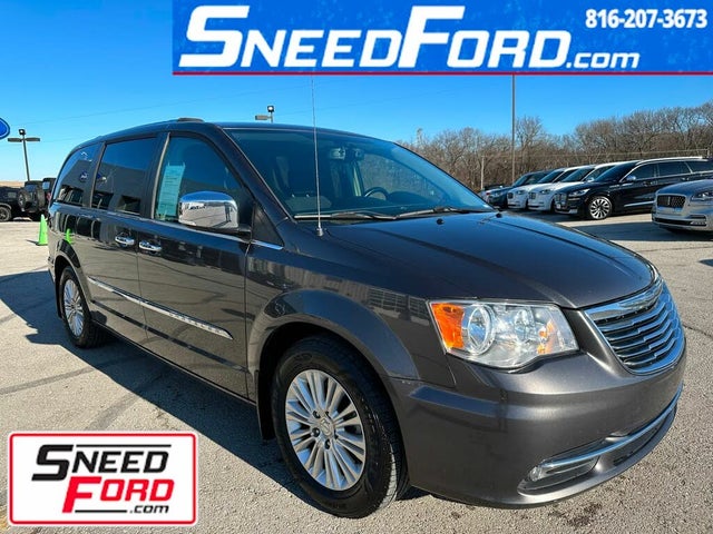 2016 Chrysler Town & Country Limited FWD