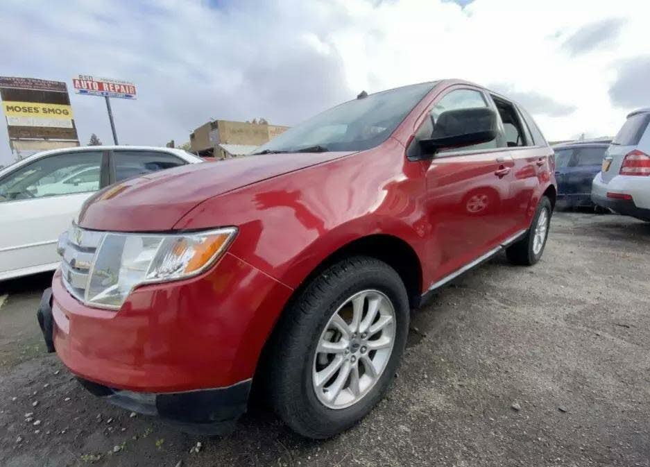Red 2009 Ford Edge SEL