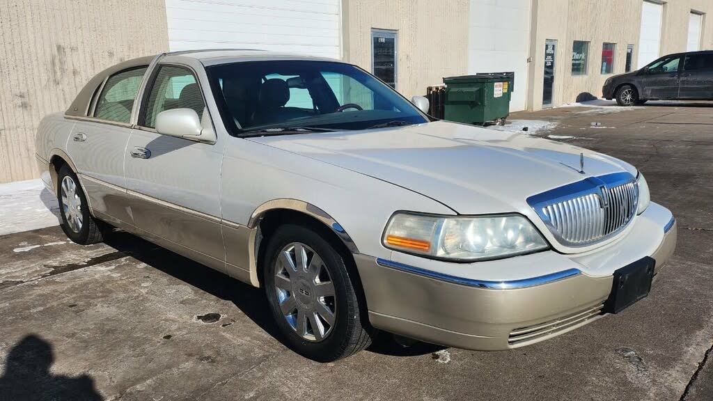 Used 1993 Lincoln Town Car Cartier for Sale in Minneapolis MN