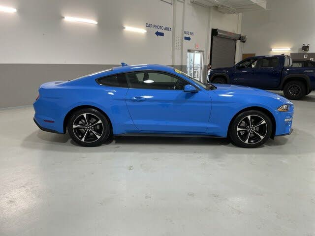 https://static.cargurus.com/images/forsale/2023/02/07/08/27/2022_ford_mustang-pic-6733740999102269204-1024x768.jpeg