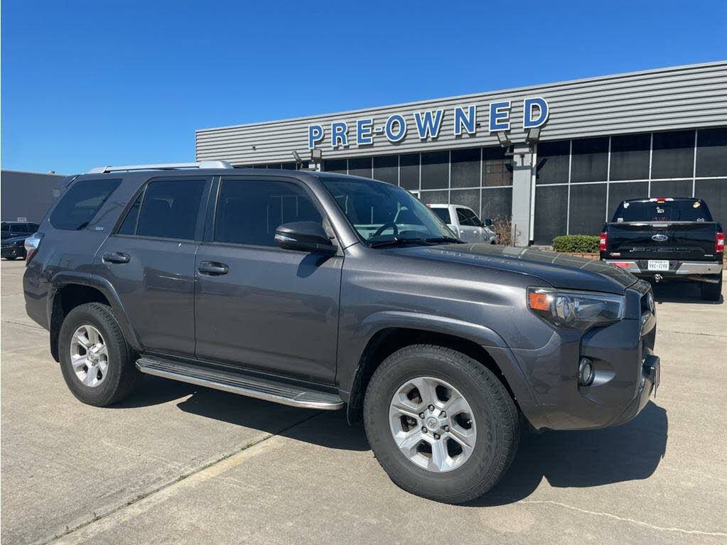 Kelley Blue Book offers test drives at home for used Toyota 4Runner SUV crossovers that are available for sale
