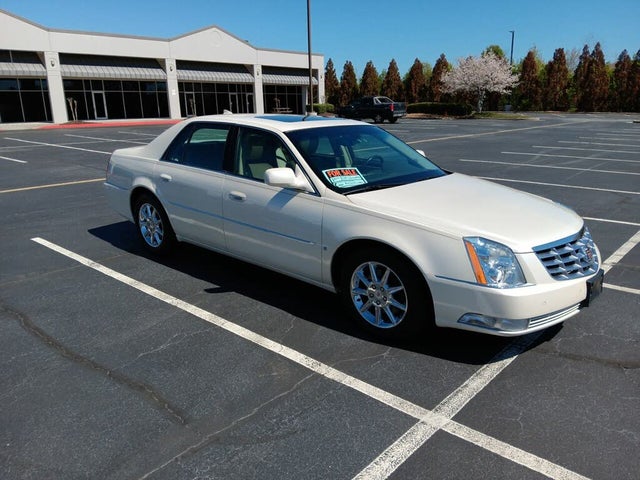 2010 Cadillac DTS Luxury FWD