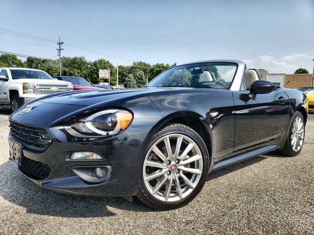 2019 FIAT 124 Spider Lusso Red Top Edition